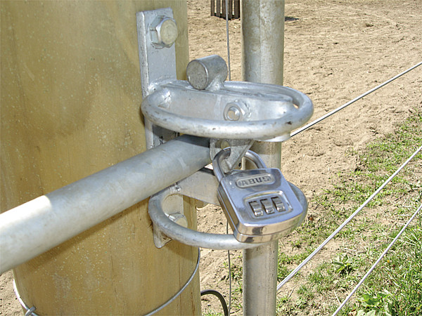 Loquet de porte type lourd automatique avec protection animaux, galvanisé à chaud