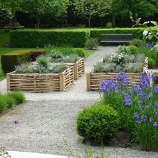 Bac de permaculture - carré en acacia et châtaignier