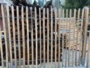 Clôture en acacia sciée-pointée espacement 4 cm