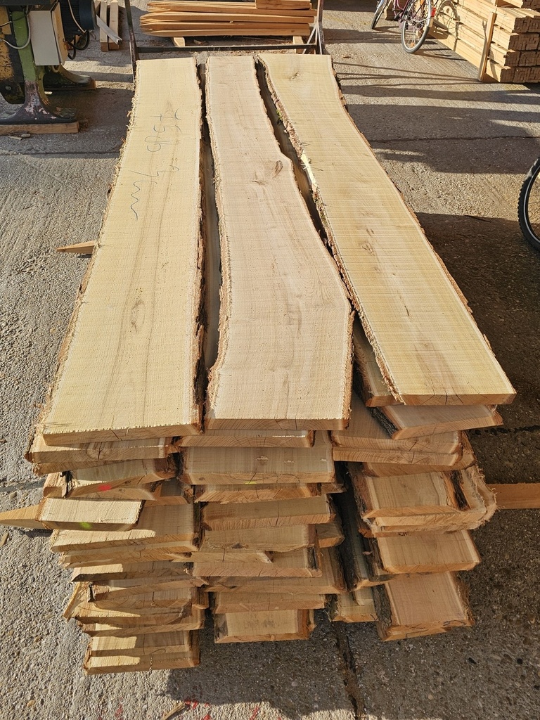 Planche de bardage en acacia brut de sciage non avivée