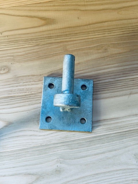 Gond Ø 19 mm sur platine carrée, galvanisé à chaud