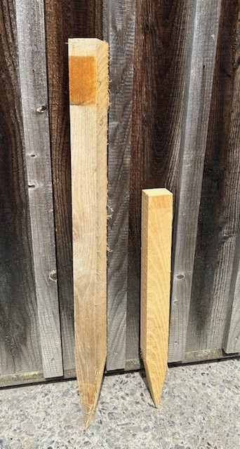 Piquet en acacia carré, pointé 5 x 5 cm 