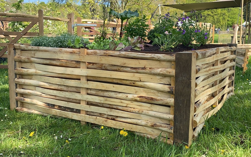 Bac potager carré en acacia-châtaignier 140 x 140 cm, hauteur 60 cm