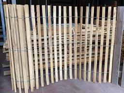 Clôture en acacia échalas 30x30 mm sciés, non pointés - écart 3,5 cm