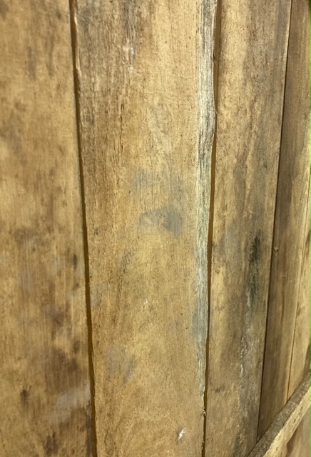 Planche en acacia (robinier) sciée brute, largeur variable (m³)