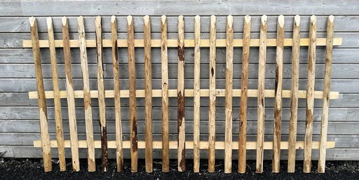 Panneau en châtaignier semi-jointif en échalas dressés - écart 4 cm