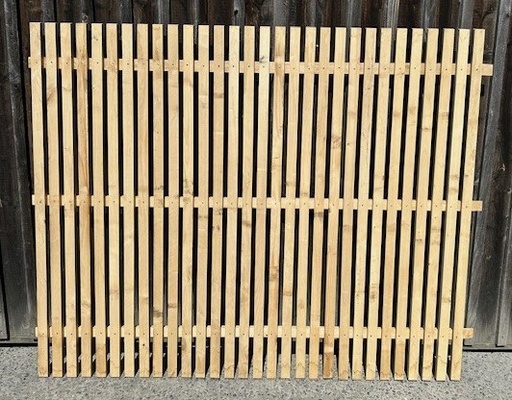 Paneel van kastanjehout met opengewerkte structuur – tussenruimte 2 cm