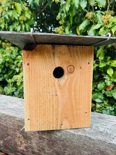 [NICHMELNA] Rustiek vogelhuisje van natuurlijk larikshout