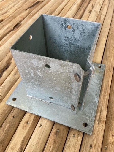 [QU-54-001] Support 15 x 15 cm pour poteau carré (avec boulons de serrage) à fixer, galvanisé à chaud