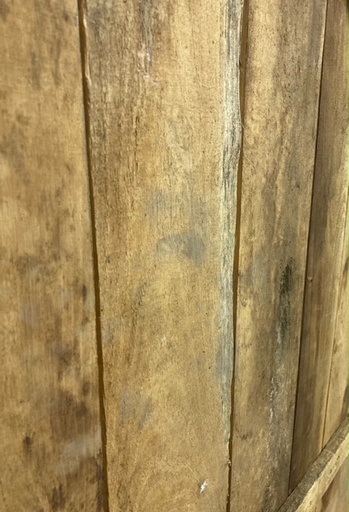 Planche en acacia (robinier) sciée brute, largeur variable (m³)